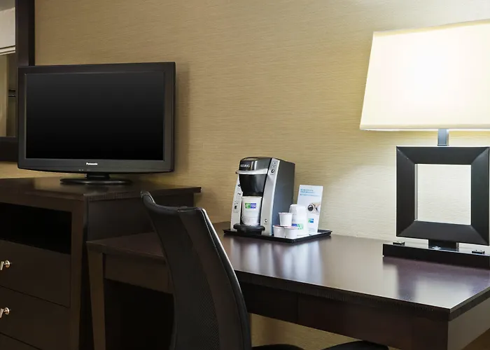 Holiday Inn Express Charleston-Civic Center By Ihg
